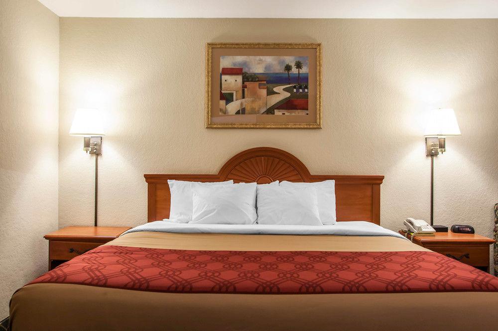 Economy Inn & Suites Ханибал Екстериор снимка