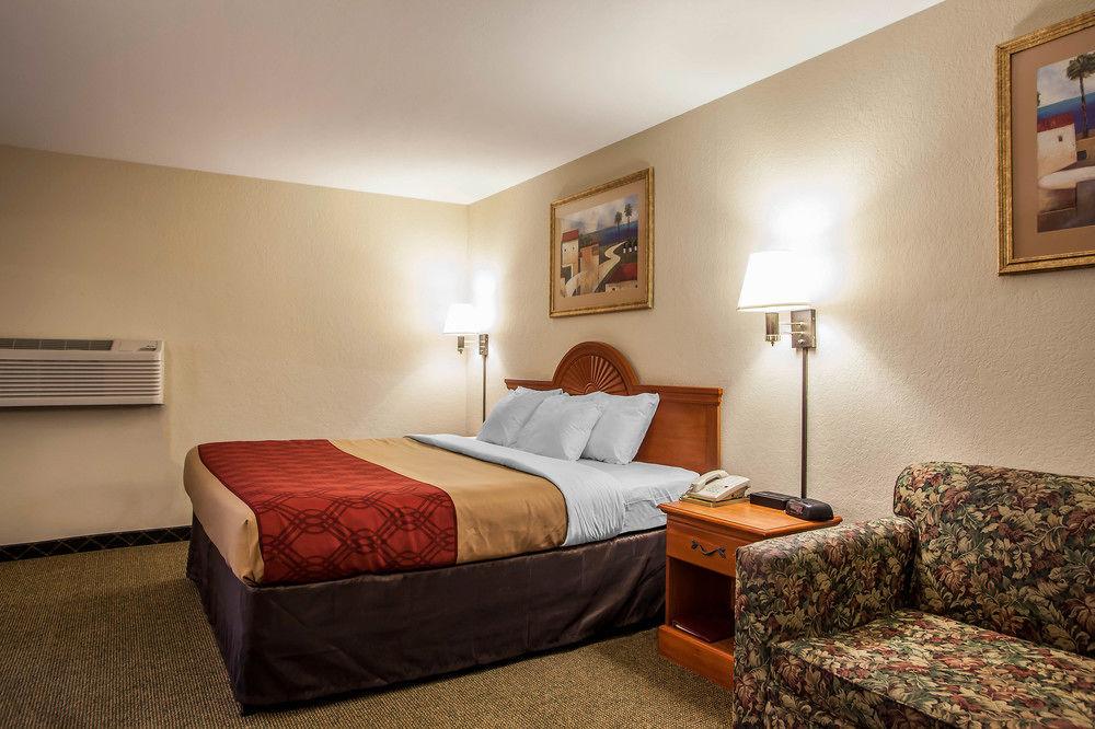 Economy Inn & Suites Ханибал Екстериор снимка