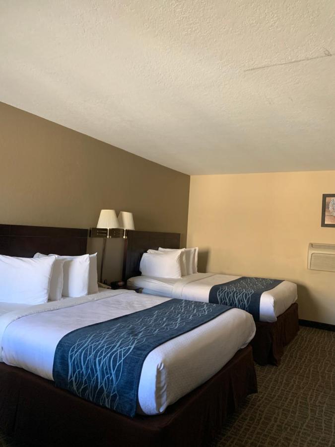 Economy Inn & Suites Ханибал Екстериор снимка
