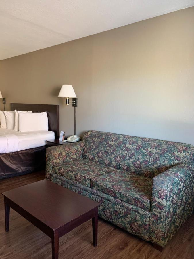Economy Inn & Suites Ханибал Екстериор снимка