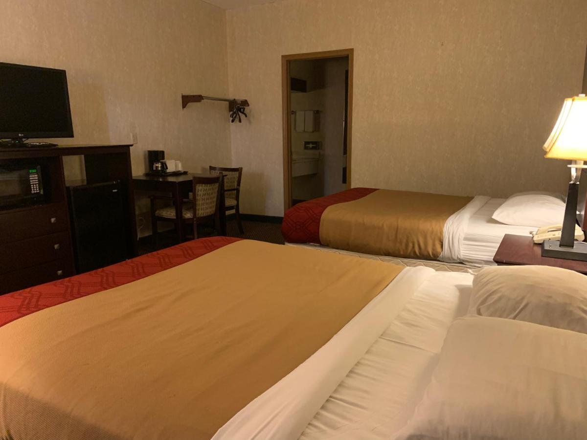 Economy Inn & Suites Ханибал Екстериор снимка