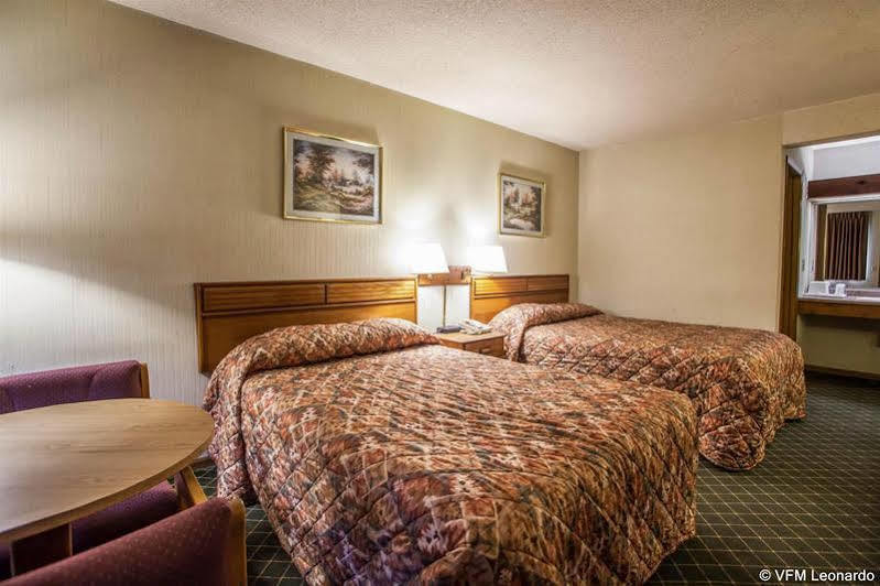 Economy Inn & Suites Ханибал Екстериор снимка